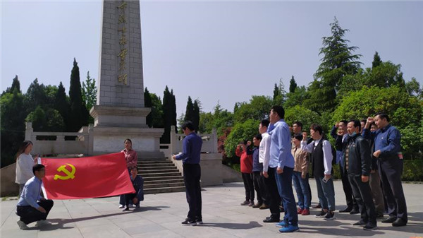 淮南市科技局赴板張集革命烈士陵園開(kāi)展黨史學(xué)習教育