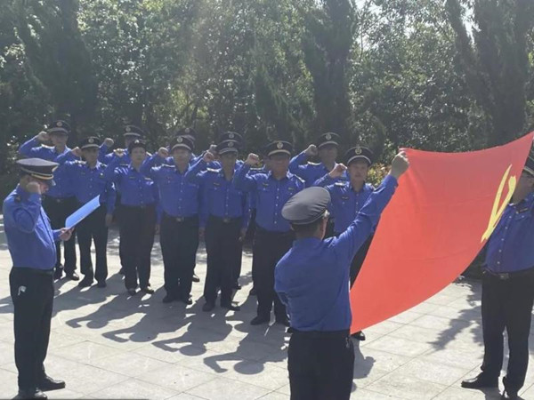 淮南大通區城管局開(kāi)展祭掃烈士陵園暨黨史學(xué)習教育主題實(shí)踐活動(dòng)