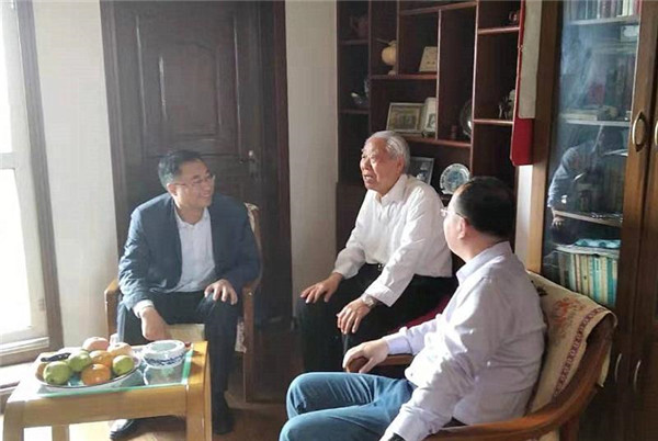 淮南潘集區主要領(lǐng)導同志深入基層走訪(fǎng)看望老干部