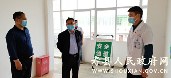 淮南壽縣縣委常委、副縣長(cháng)閆明圣督導三覺(jué)鎮疫情防控工作