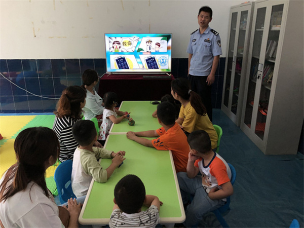 淮南龍泉街道鐵三處社區舉辦“暑期安全教育”小課堂