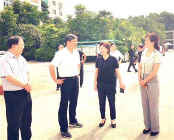 淮南市委常委、宣傳部長(cháng)孫良鴻調研全市中小學(xué)教育集團化辦學(xué)