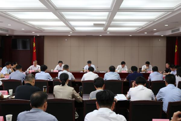 淮南市委常委、常務(wù)副市長(cháng)孫良鴻主持召開(kāi)全市金融工作座談會(huì )
