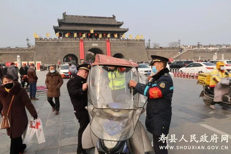 淮南壽縣電瓶三輪車(chē)治理，扣押近30輛電瓶三輪車(chē)，每位車(chē)主都寫(xiě)下書(shū)面保證，承諾以后不再用三輪車(chē)進(jìn)行營(yíng)運。