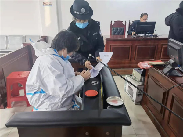 淮南壽縣一位90后女收銀員高消費，挪用資金百余萬(wàn)受審