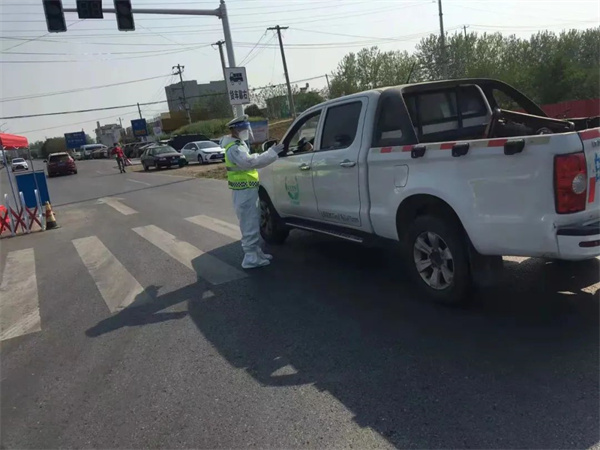 淮南壽縣交管一中隊民警輔警 高溫天連日24小時(shí)奮戰各崗點(diǎn)