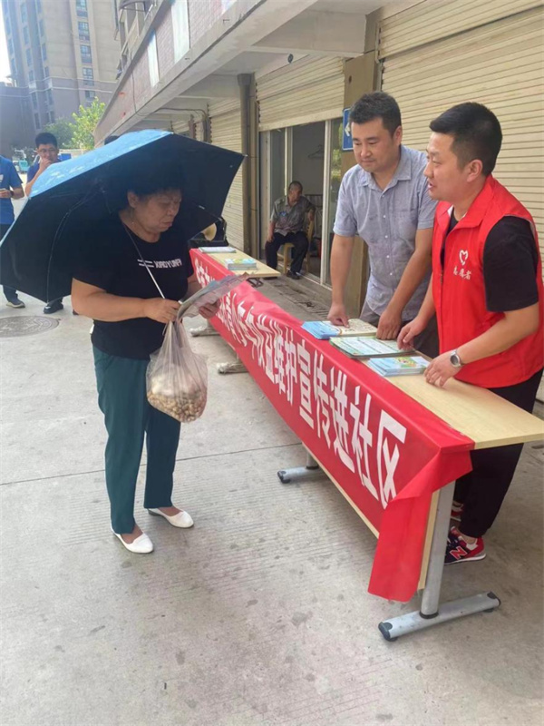 團淮南市委、淮南市12355青少年服務(wù)臺開(kāi)展青少年權益維護宣傳進(jìn)社區活動(dòng)
