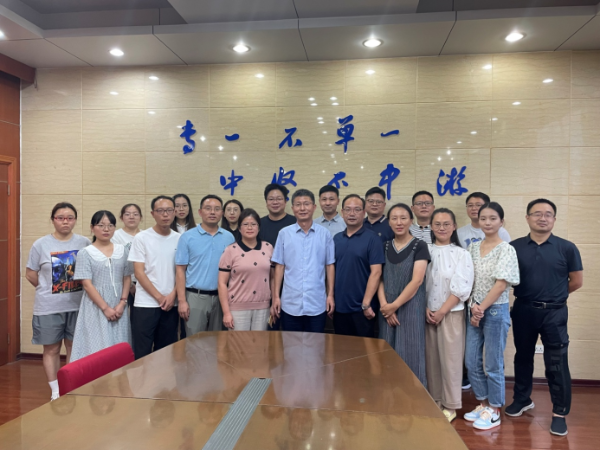 青藍攜手鑄良師，師徒結對共成長(cháng)  ——淮南一中舉行2022年度“青藍工程”師徒結對儀式
