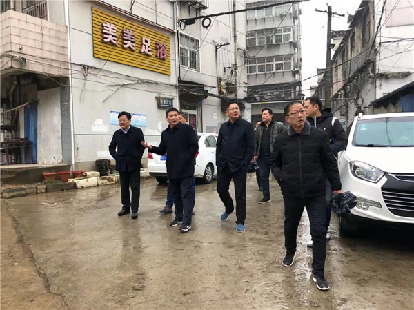 淮南市城鄉建設局黨組書(shū)記、局長(cháng)徐輝調研城鎮老舊小區改造工作