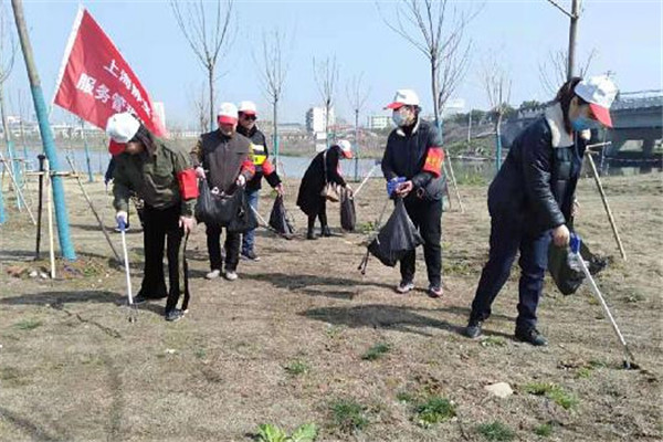 淮南：潘集區委宣傳部攜靜寶市容公司志愿者開(kāi)展學(xué)雷鋒活動(dòng)