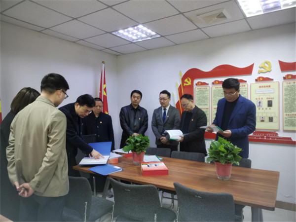 安徽省市場(chǎng)監督管理局來(lái)淮調研督導并組織到高新區觀(guān)摩&ldquo;小個(gè)專(zhuān)&rdquo;非公黨建工作