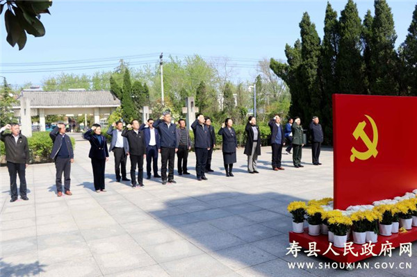 淮南：胡春華在小甸鎮主持召開(kāi)縣委理論學(xué)習中心組學(xué)習會(huì )議